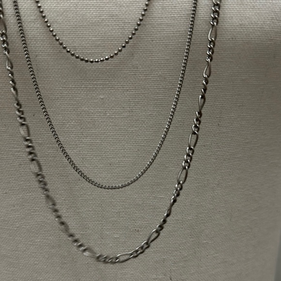 Elegant Silver Layered Necklace - Picture 4 of 6